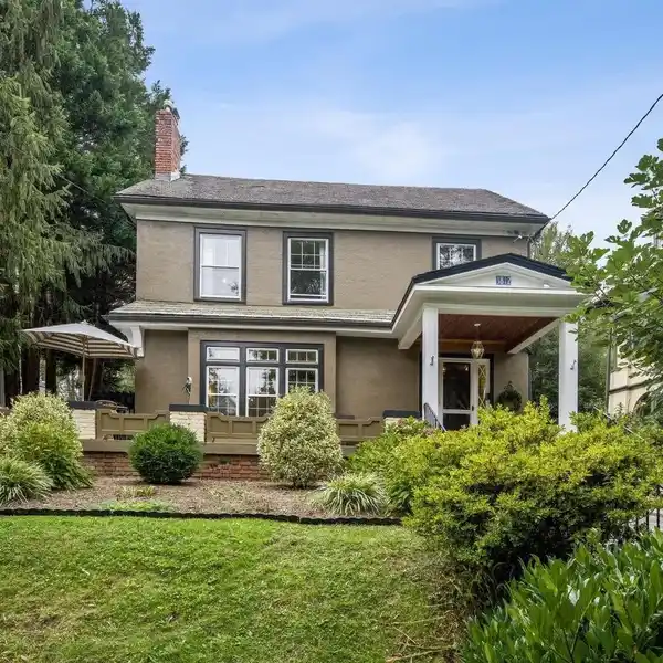GRAND STUCCO HOME ON AN ELEVATED LOT
