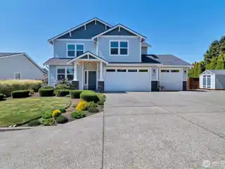 Cedarhome Beauty with Spacious Modern Layout