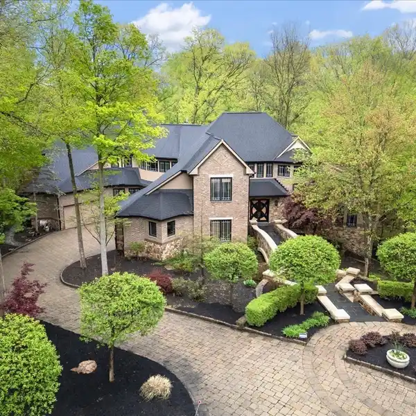 A PERSONAL OASIS OF RELAXED LUXURY
