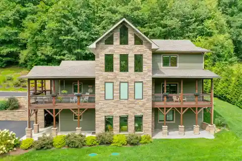 Stunning Home Offering Breathtaking Mountain Views