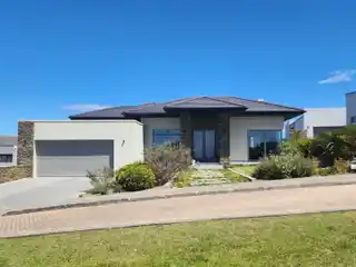 Modern Home in the Prestigious Oubaai Golf Estate