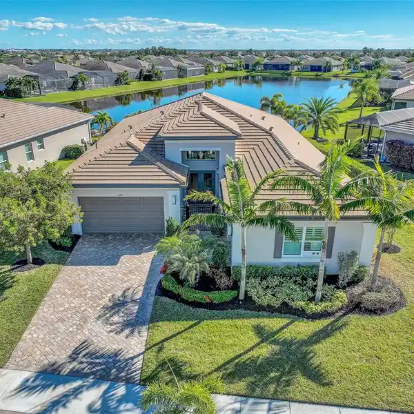 MAGNIFICENT LAKEFRONT HOME IN AMENITY RICH PORT ST. LUCIE RIVERLAND DEVELOPMENT