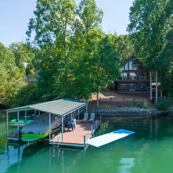 LAKE KEOWEE WATERFRONT AND MOUNTAIN VIEW LIVING