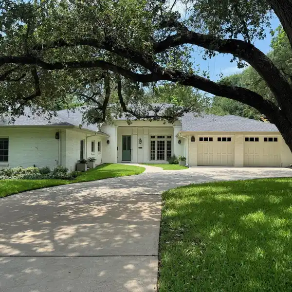 RARE ONE-STORY HOME IN TARRYTOWN