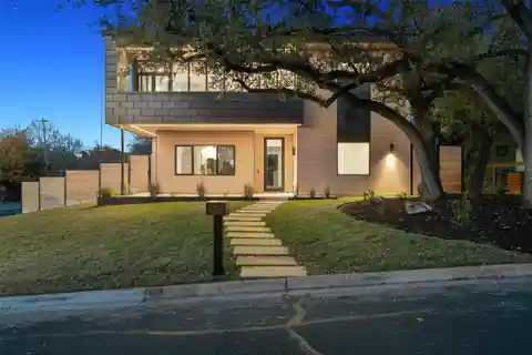 Modern Masterpiece in the Heart of Barton Hills