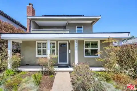 Prime Venice Location with Spacious Outdoor Deck
