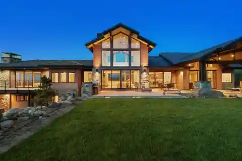 Custom Crafted Modern Luxury Residence