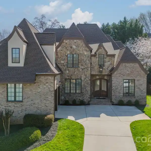 BEAUTIFUL MOVE-IN READY HOME