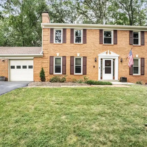 GREAT FALLS COLONIAL WITH PRIVATE CUL-DE-SAC RETREAT