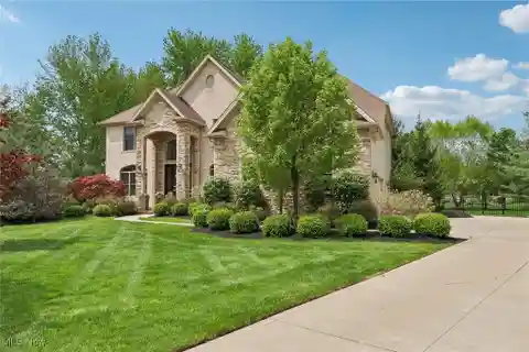 Executive Estate on a Quiet Cul-de-sac