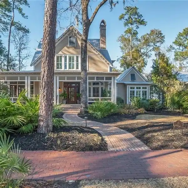 LOWCOUNTRY COTTAGE-STYLE HOME IN WEST WILSON
