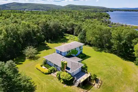 Ultimate Lakeside Retreat