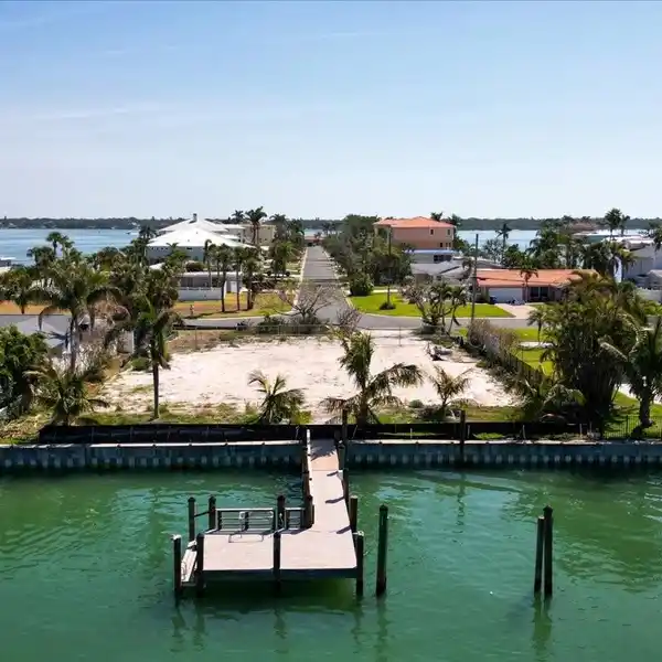 A PIECE OF PARADISE ON CAPRI ISLE