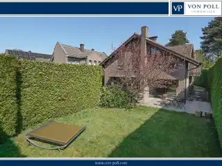 Modernized Two-Family House with Large Garden and Versatile Options