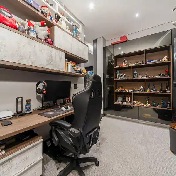 BESPOKE CONTEMPORARY HOME IN PRESTIGIOUS STEYN CITY ESTATE