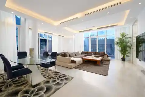Designer Penthouse in Oceana