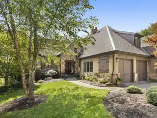 Large Townhome in Popular Enclave