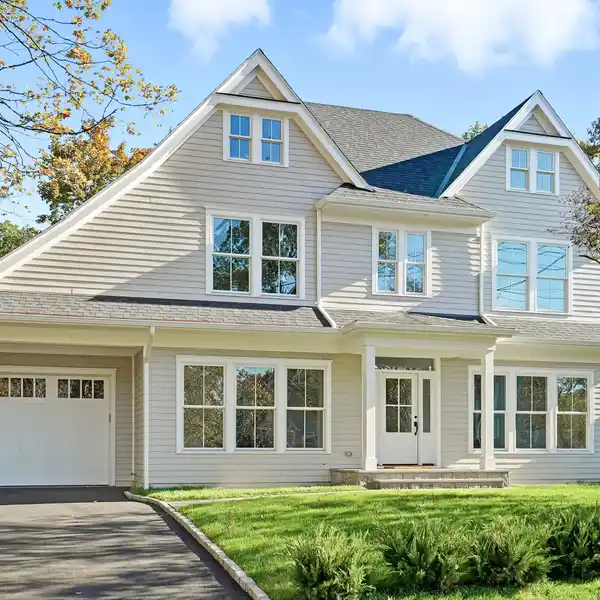 LIFESTYLE AND CONVENIENCE IN GLEN OAKS