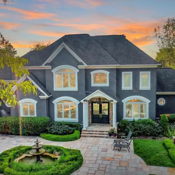 COUNTRY ESTATE WITH UNMATCHED MOUNTAIN VIEWS