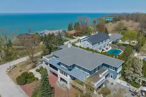 Luxurious Living with Breathtaking Natural Beauty