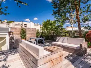 Peaceful Apartment with Roof Terrace