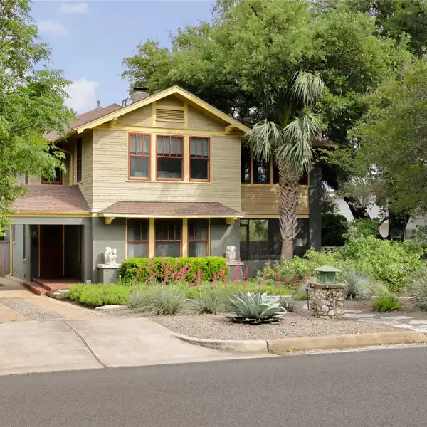 BEAUTIFULLY RESTORED 1922 HOME