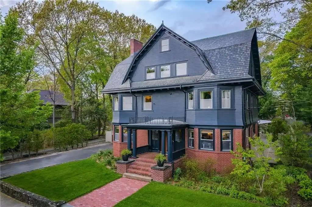 Warmth and Elegance in a Premier Neighborhood