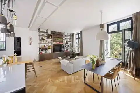 Spacious Historic Flat with Modern Comfort