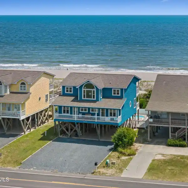 EXCEPTIONAL OCEANFRONT RETREAT