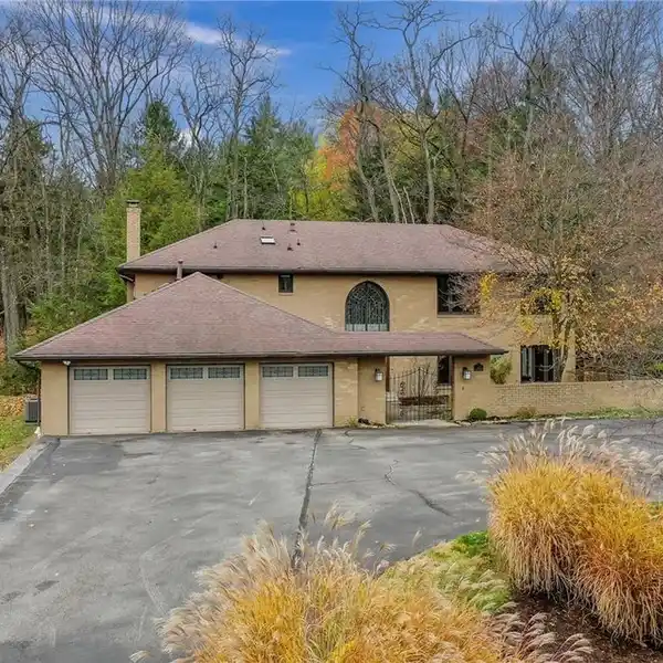 MOVE-IN READY GEM IN A PRIME LOCATION