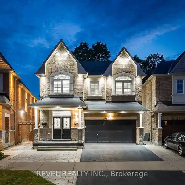 IMPRESSIVE HOME IN A VIBRANT NEIGHBOURHOOD