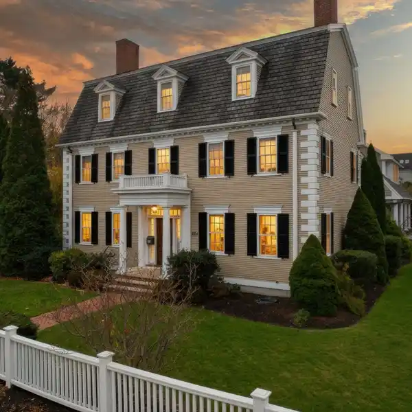 REFINED ELEGANCE MEETS COASTAL CHARM