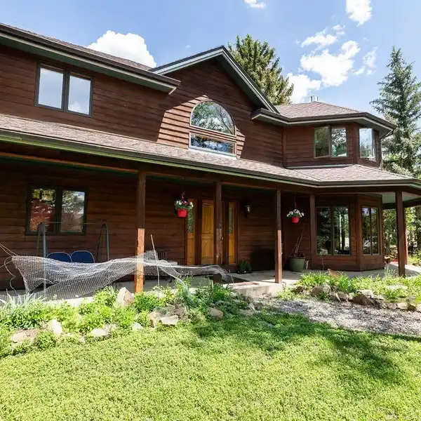 BEAUTIFUL VICTORIAN-STYLE HOME