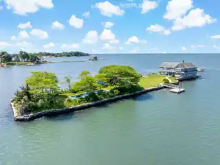 Extraordinary Island Home