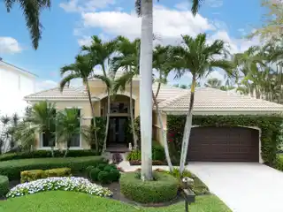 Large Open-Plan Home on a Private Lot