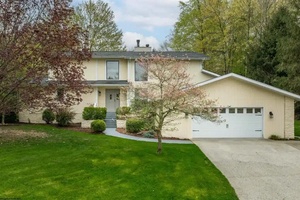 Beautiful Home in Lakeside Estates