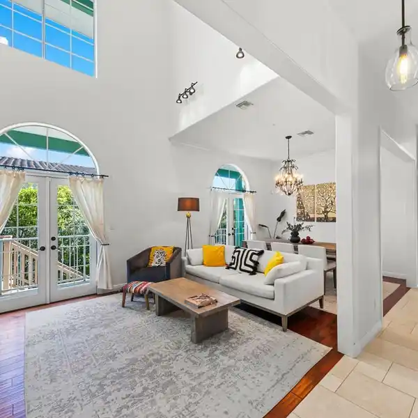 CONTEMPORARY VILLA IN THE PICTURESQUE LATIGO CANYON