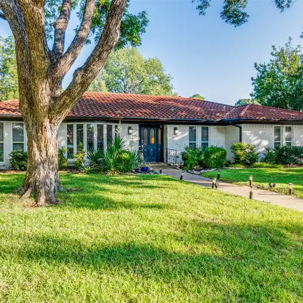 MODERN LUXURY WITH A PRIVATE BACKYARD OASIS