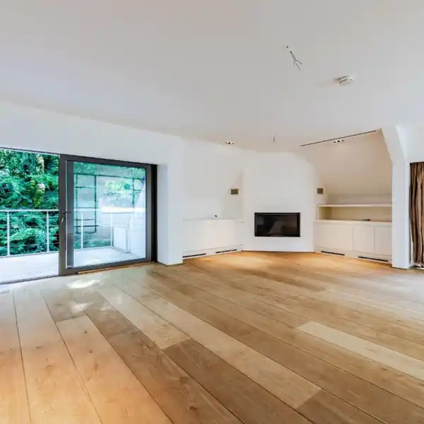 EXPANSIVE DUPLEX PENTHOUSE