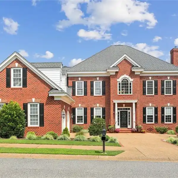 IMPECCABLE ALL-BRICK ESTATE