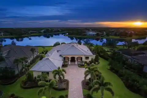 Picture-Perfect Home in the Lake Club