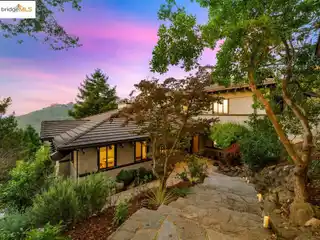 Beautiful Mid-Century Retreat with Bay Views & Privacy