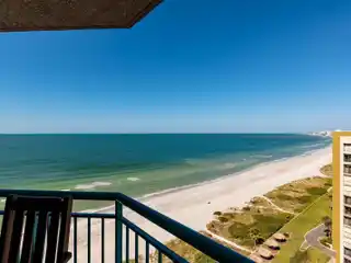 Lovely Coastal Condo in the Ultimar