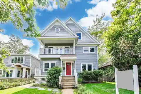 Spacious Evanston Gem Near Bent Park