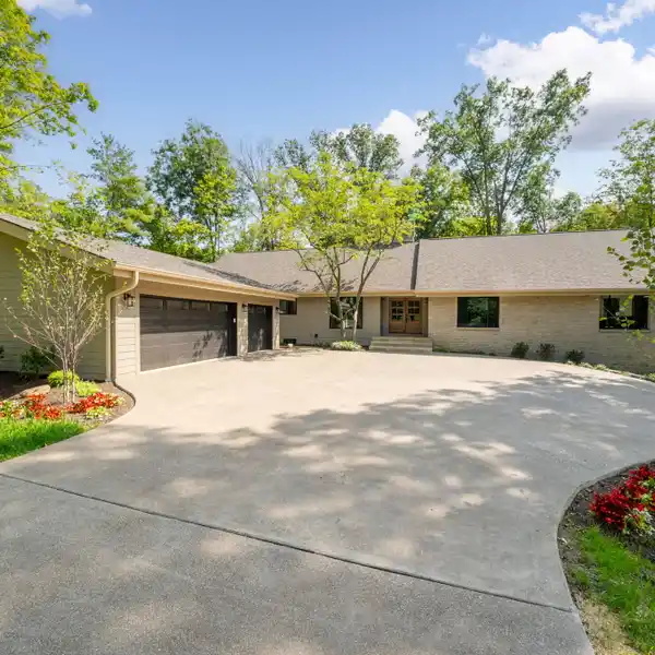 EXQUISITE UPPER ARLINGTON HOME WITH BESPOKE LUXURY DETAILS THROUGHOUT