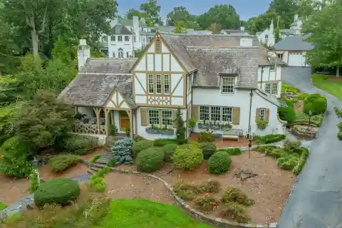 Striking English Tudor