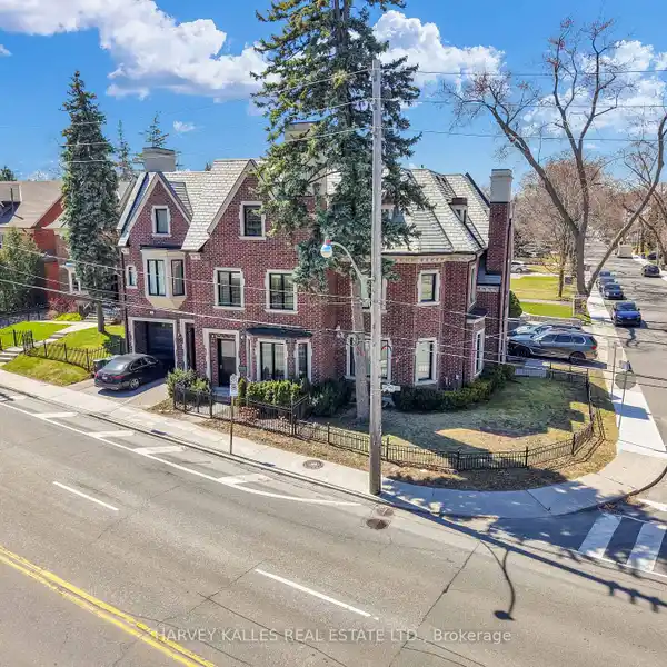 BRIGHT AND OPEN HOME IN PRIME LYTTON PARK