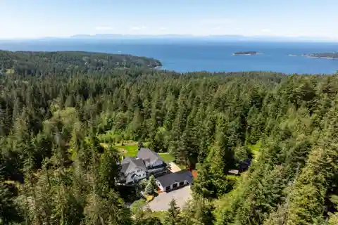 Country Estate Sprawling Nearly Ten Acres