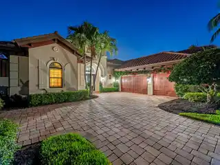 Exquisite Courtyard Home at Lely Resort
