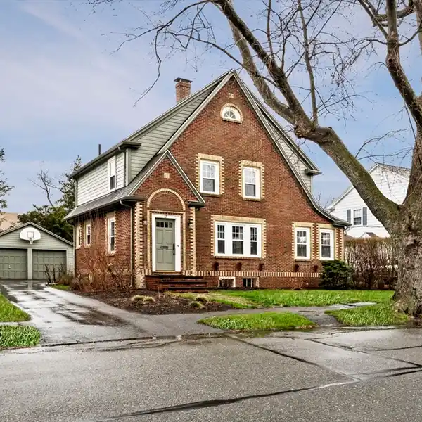 IMPECCABLE BRIGHT AND OPEN HOME